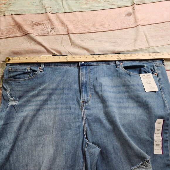 Signature Levi Strauss Womens 26 Mid Rise Skinny Distressed Denim Jeans - Picture 9 of 13